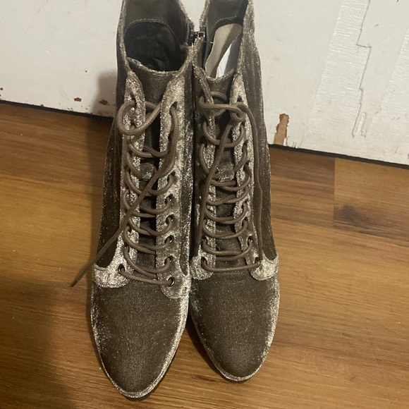 Party heel